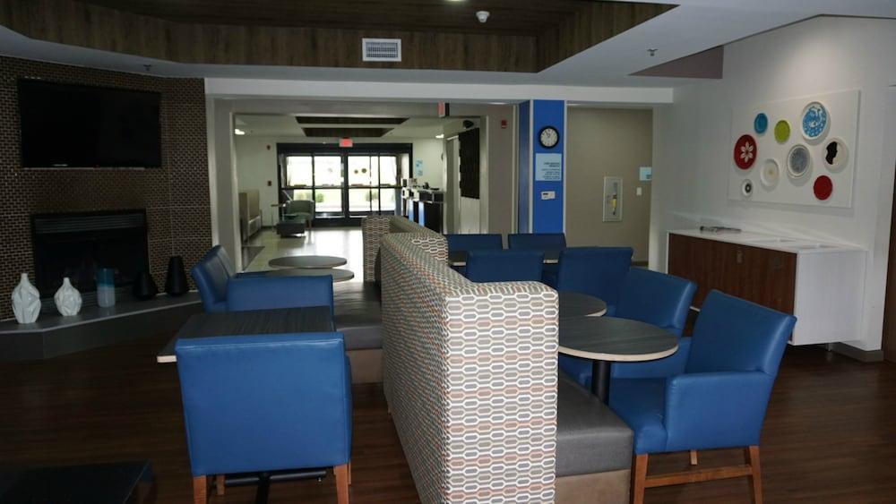 Holiday Inn Express Hotel & Suites Greensboro-East By Ihg Exteriér fotografie