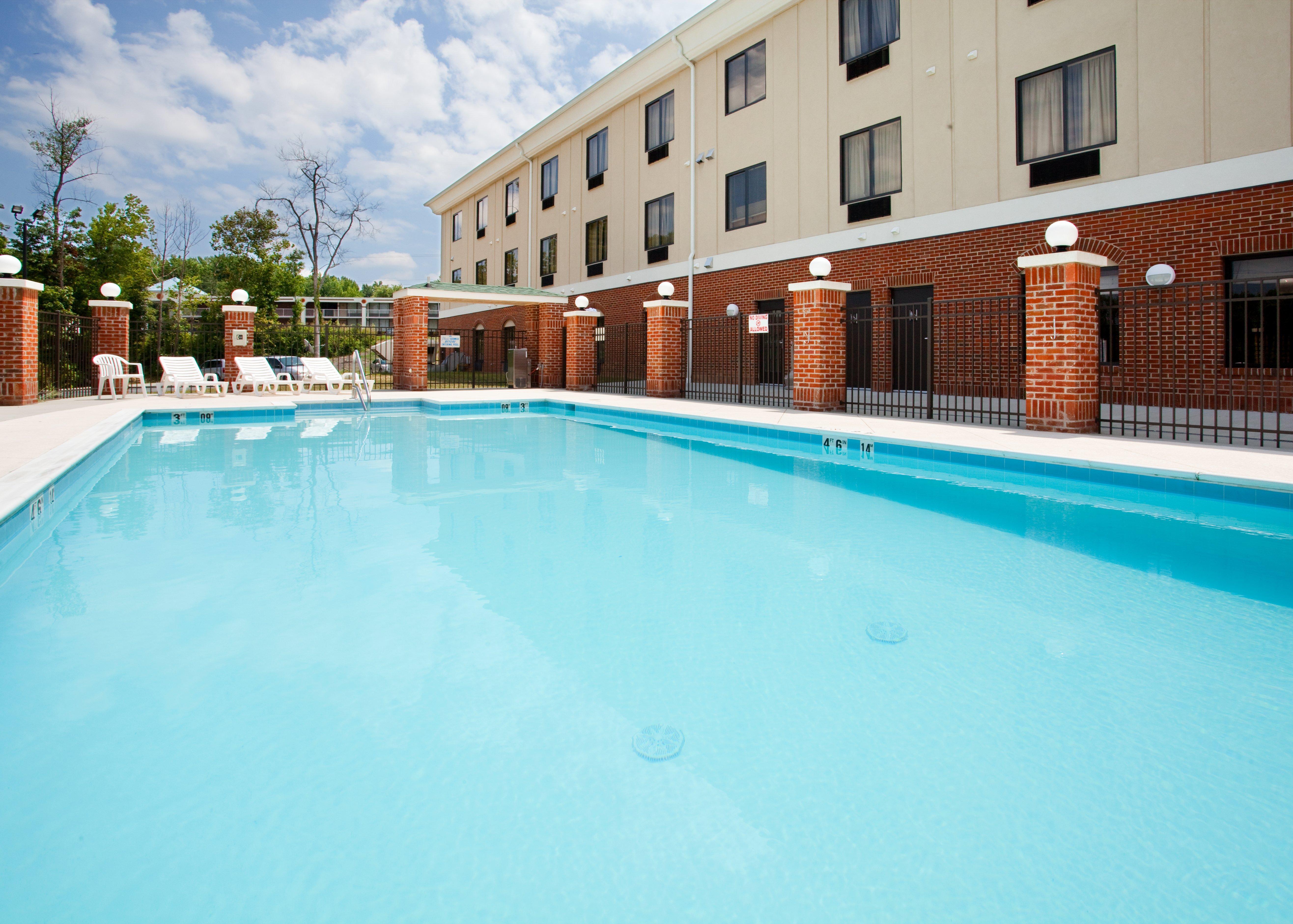 Holiday Inn Express Hotel & Suites Greensboro-East, An Ihg Hotel Exteriér fotografie