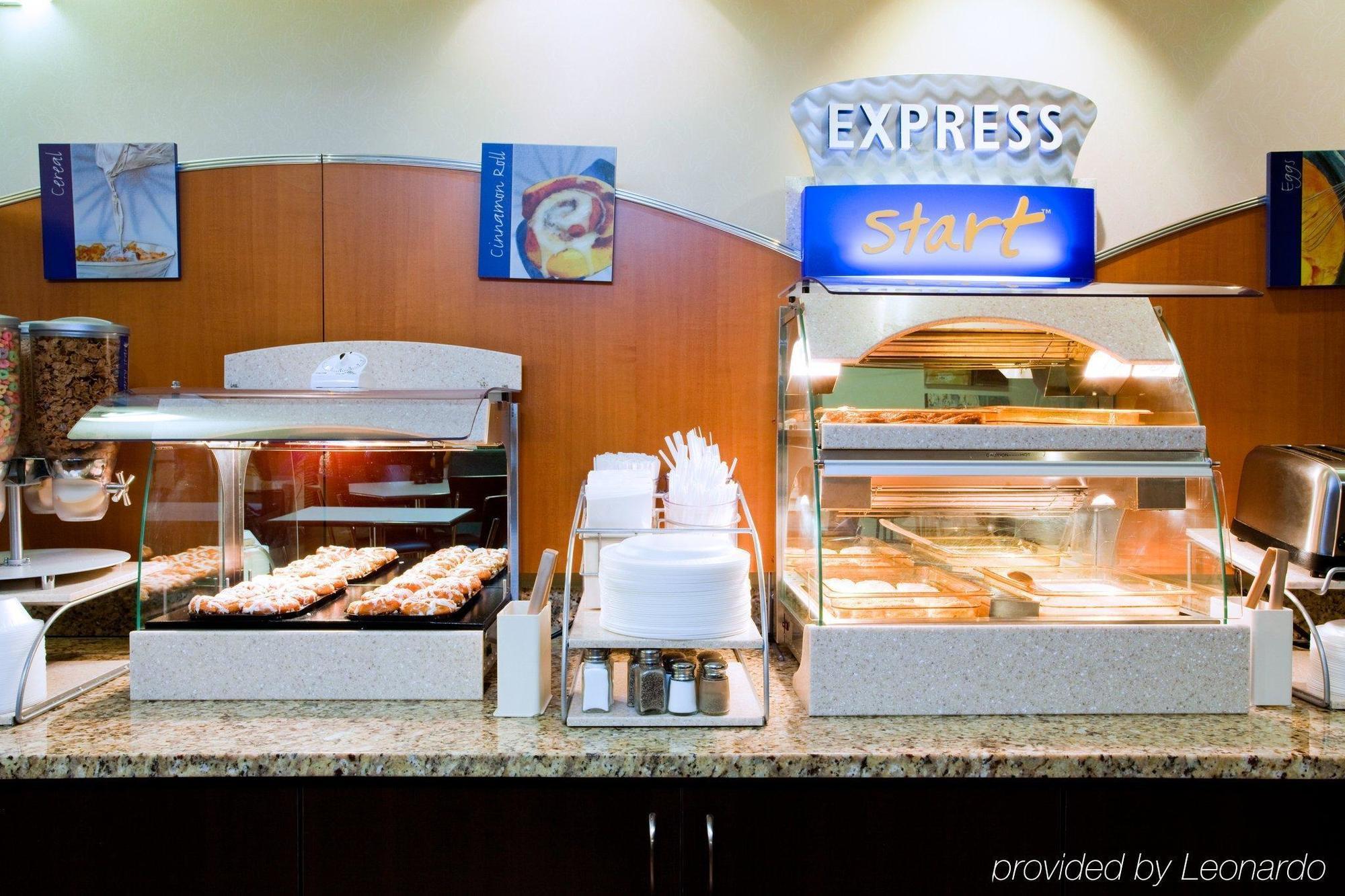 Holiday Inn Express Hotel & Suites Greensboro-East By Ihg Exteriér fotografie